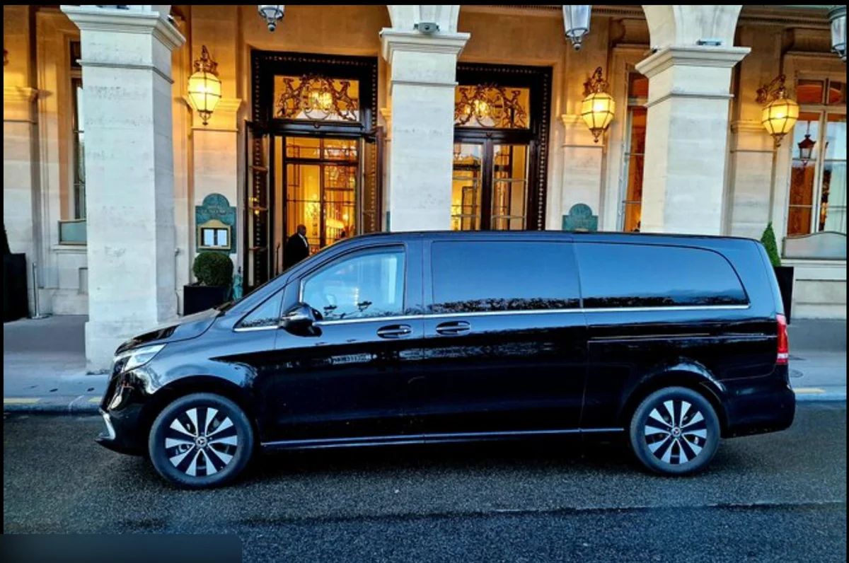 CDG to Paris transfer private chauffeur service from Charles de Gaulle Airport to Paris
