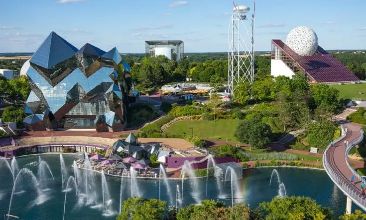 Futuroscope transfer — private chauffeur drop-off at the Futuroscope park entrance near Poitiers